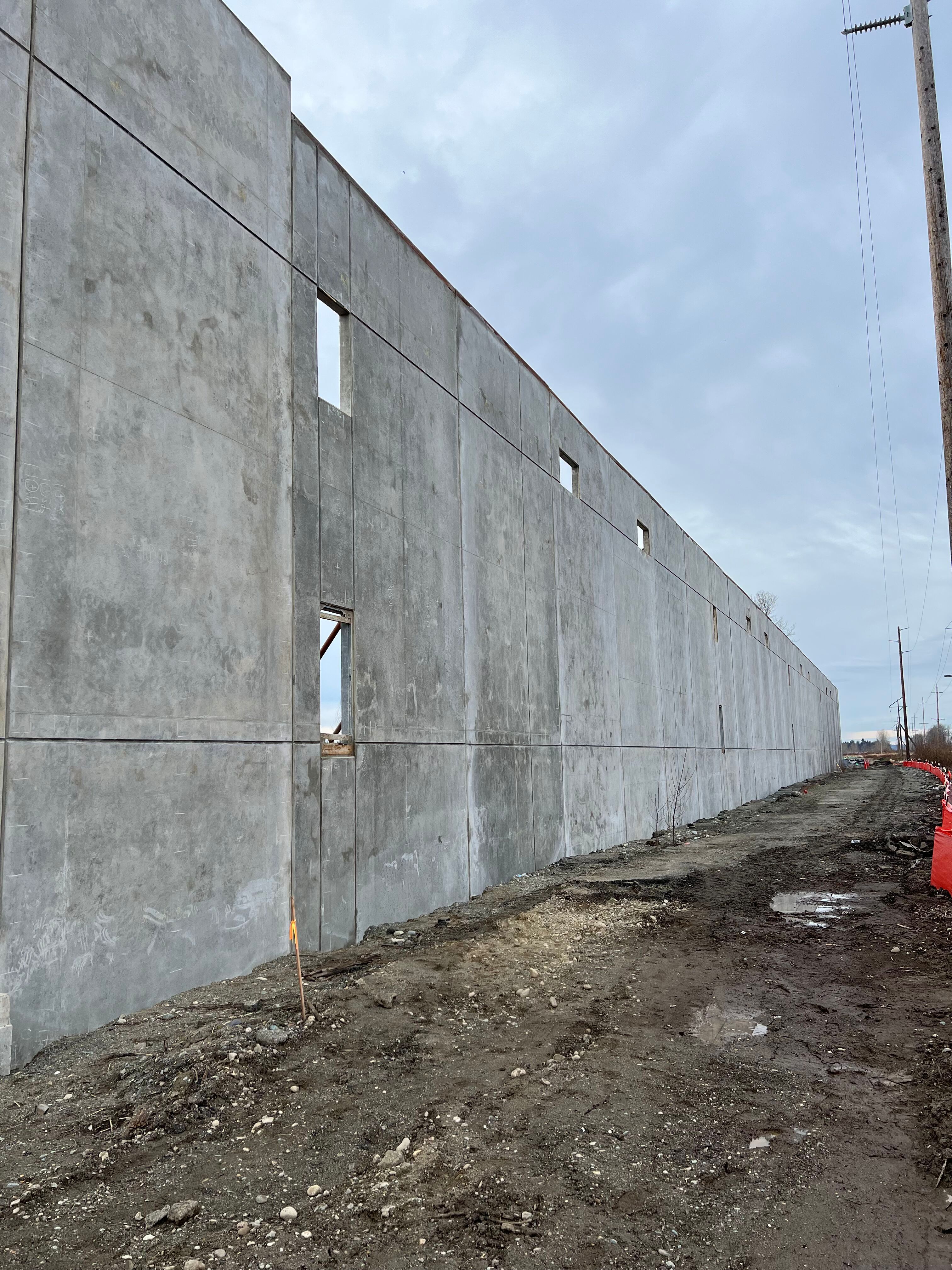 Tilt-up gang forms concrete construction